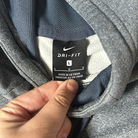 Nike dri-fit hoodie - Picture 2 of 4